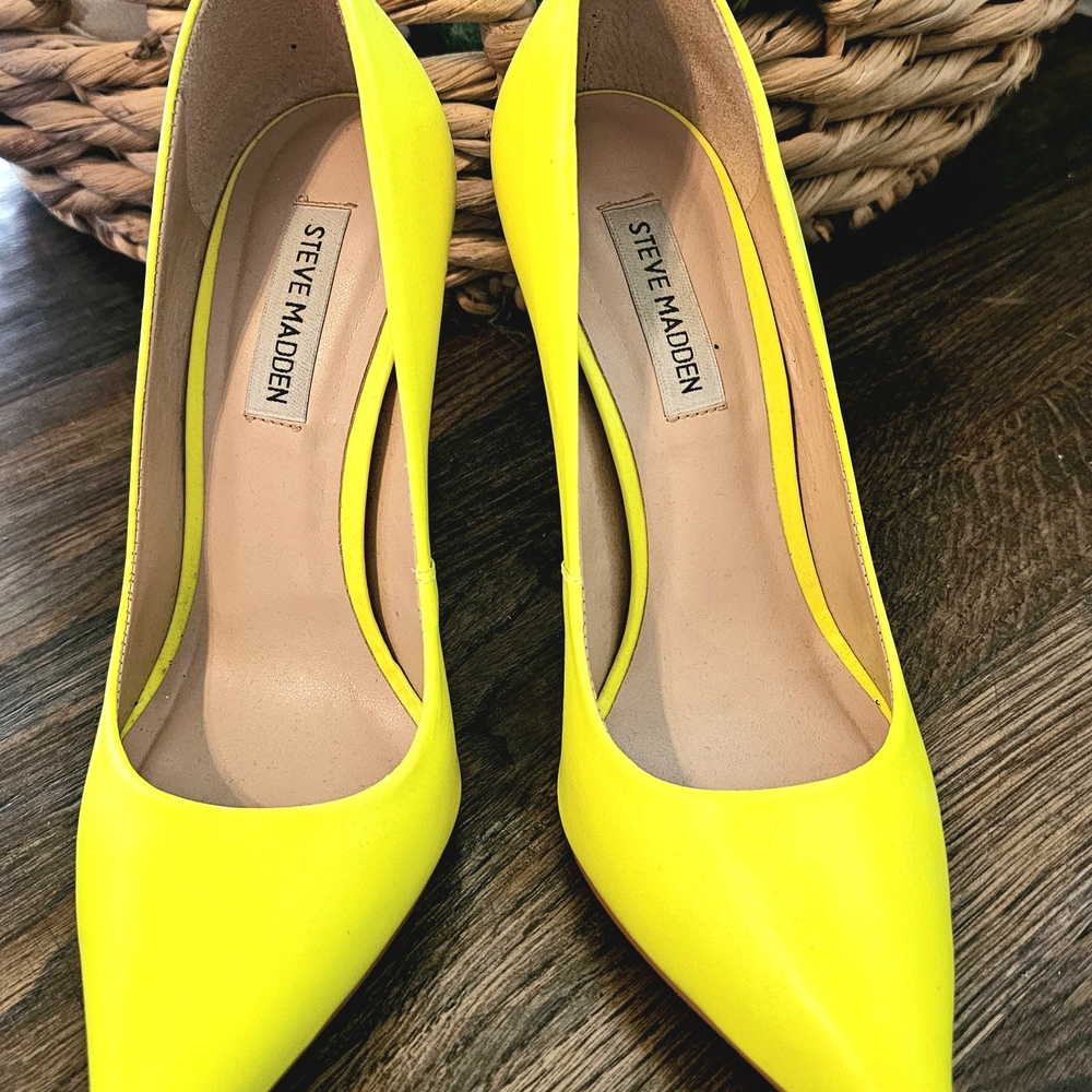 Steve Madden Yellow Women's Pumps
